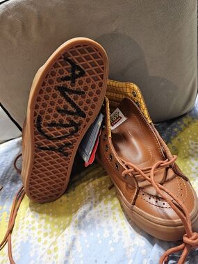 Casual Leather Lace-Up Shoes in Brown